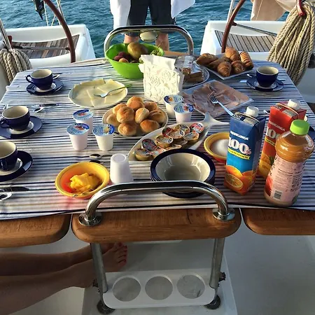 Madyson Sailing Bateau-hôtel